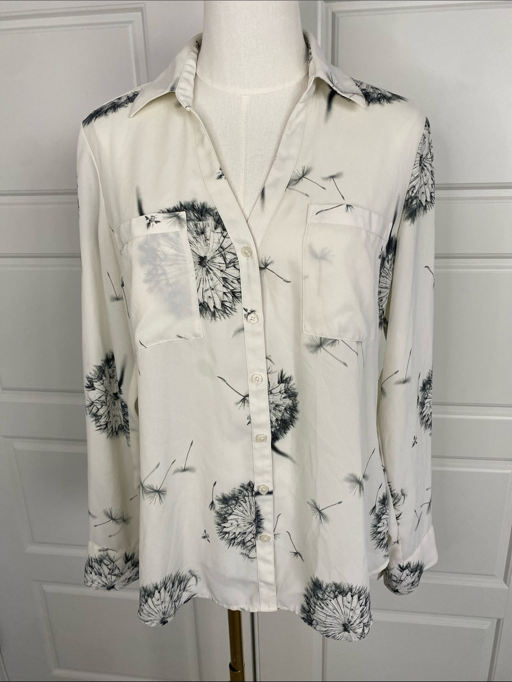 Express Portofino Shirt Medium Dandelion Print White Black Slim Fit Blouse